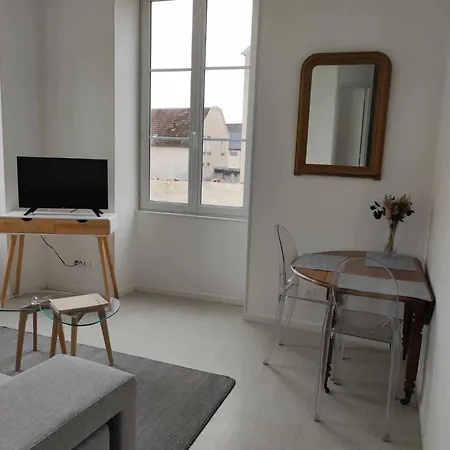 Appartement Plein De Charme - Centre *
